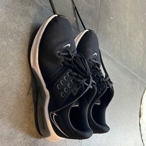 Nike women’s size 9 air max runners